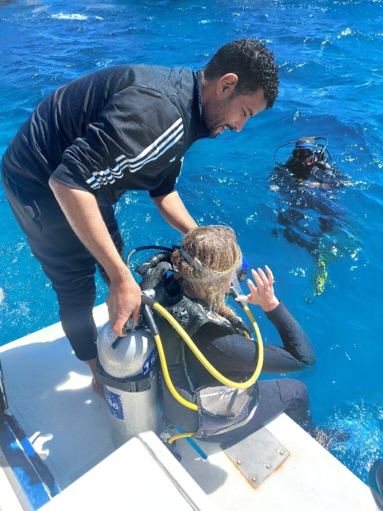 Diving and snorkeling together on one boat Hurghada 3