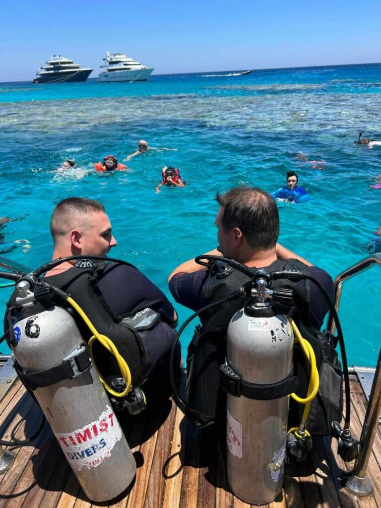 Diving and snorkeling together on one boat Hurghada 4