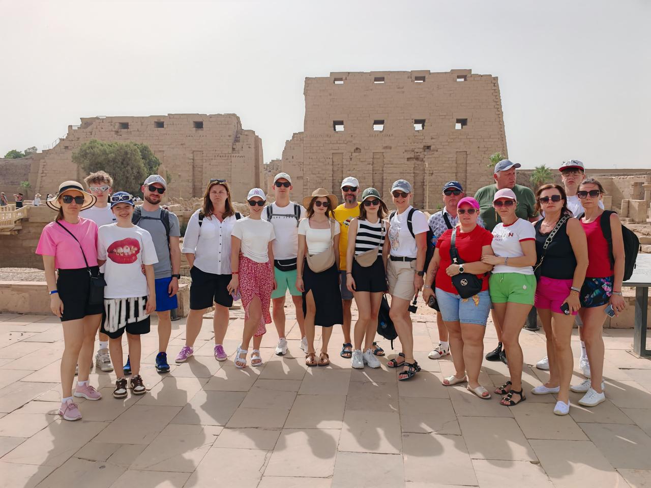 Hurghada Luxor individual by Toyota bus 9