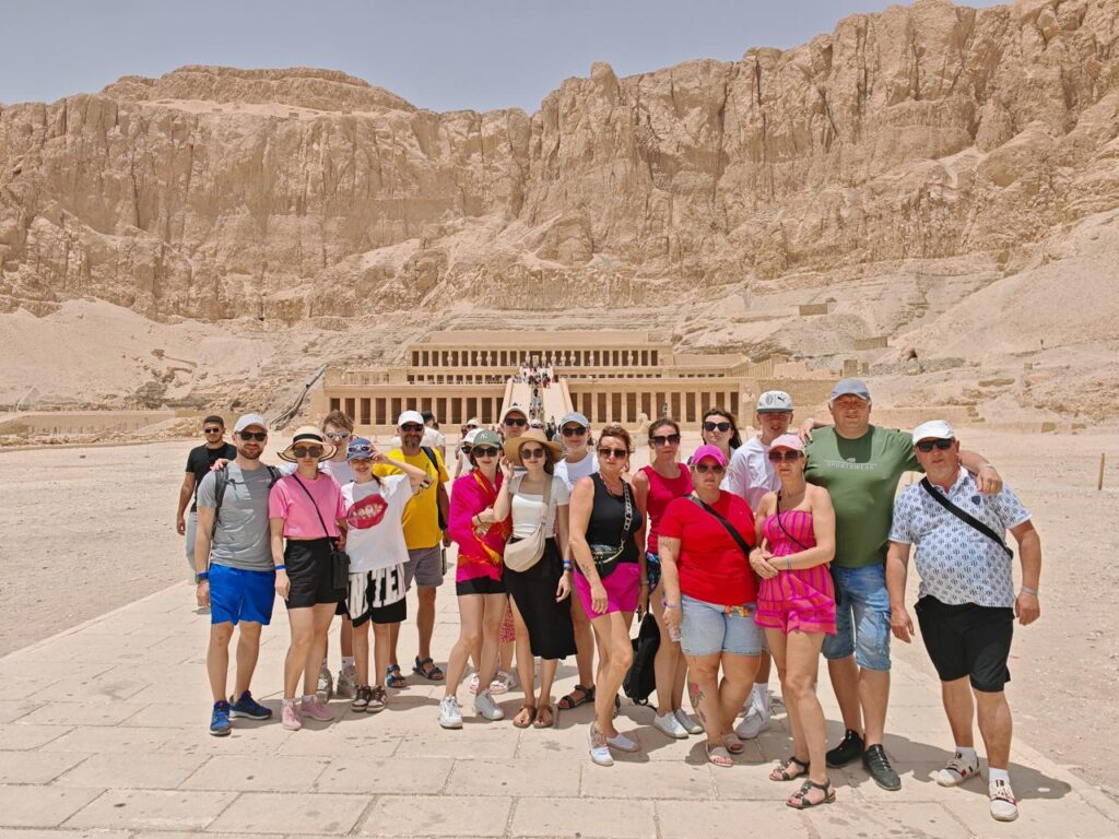 Hurghada Luxor individual by Toyota bus 13