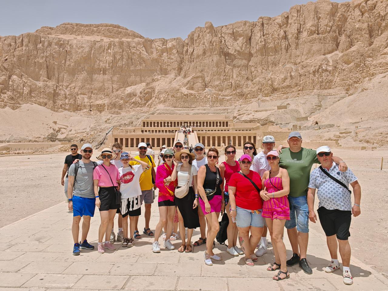 Hurghada Luxor individual by Toyota bus 13