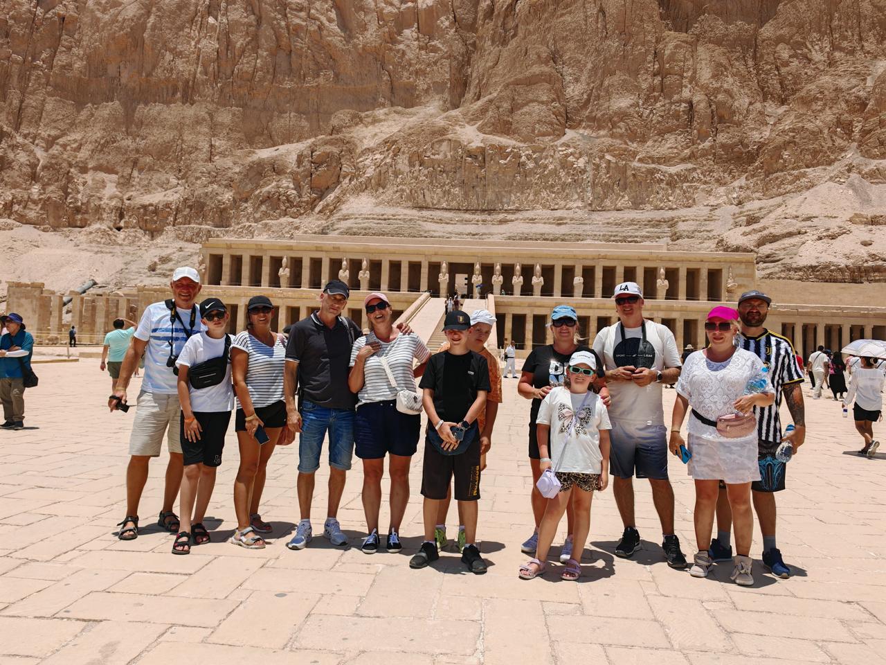 Hurghada Luxor individual by Toyota bus 15