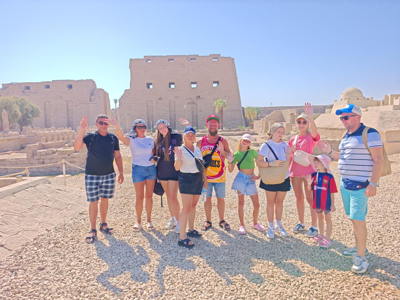 Hurghada Luxor individual by Toyota bus 20