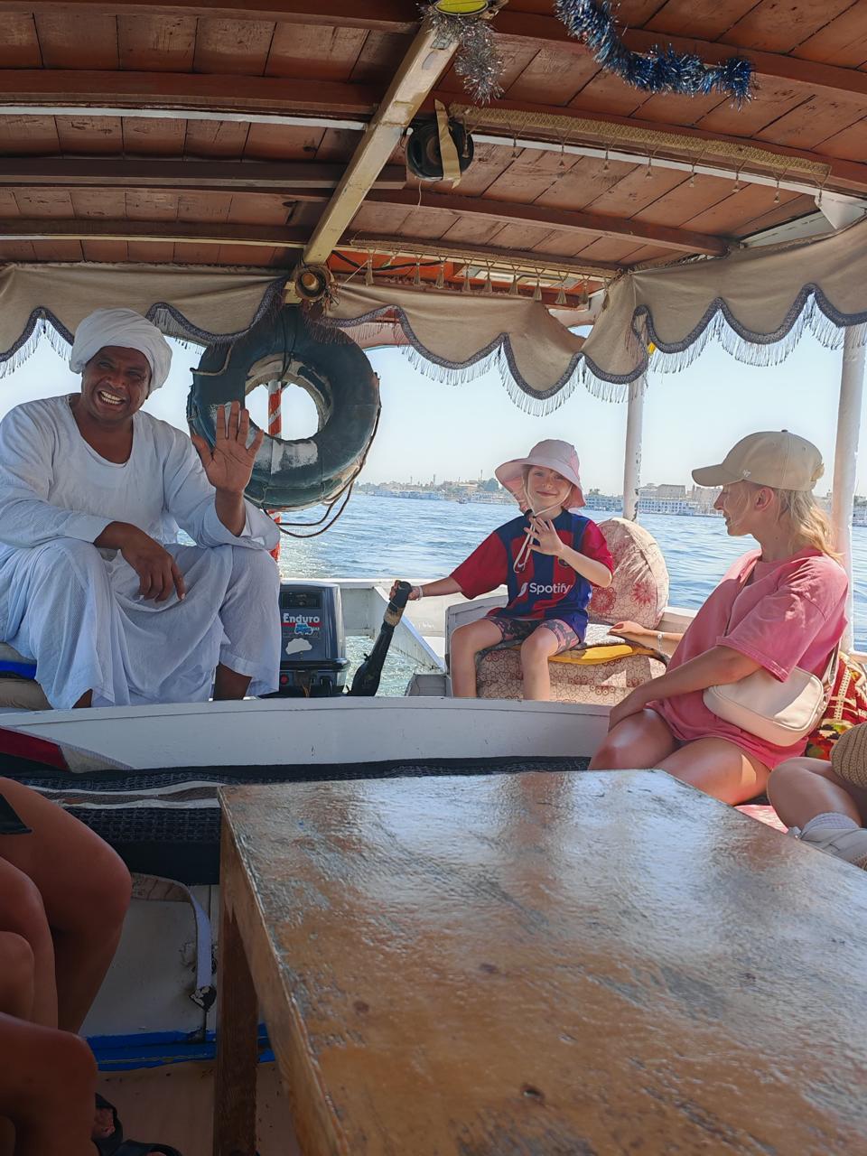 Hurghada Luxor individual by Toyota bus 21