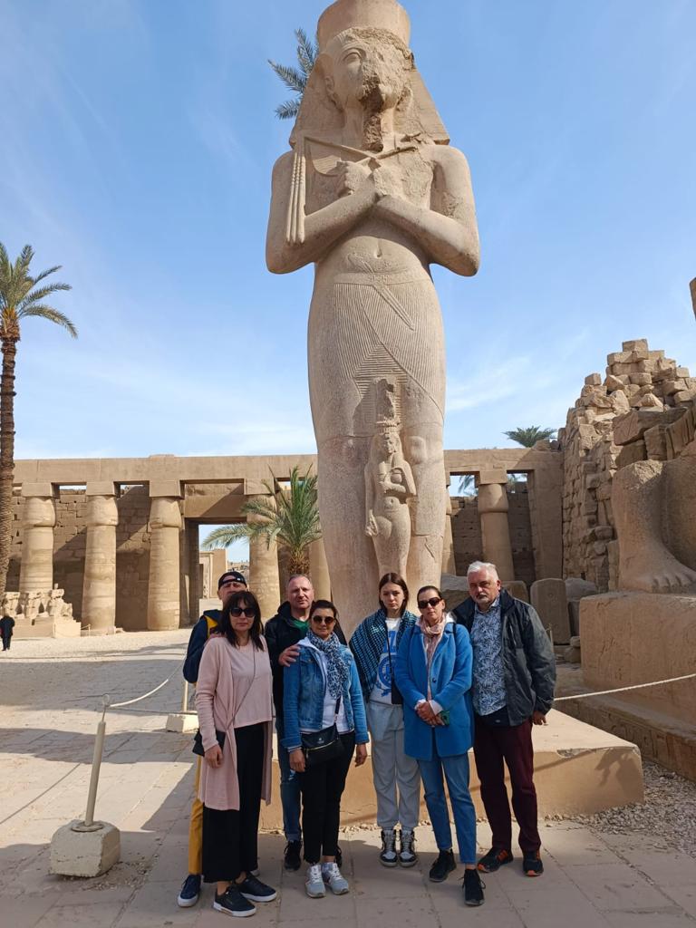 Hurghada Luxor individual by Toyota bus 23