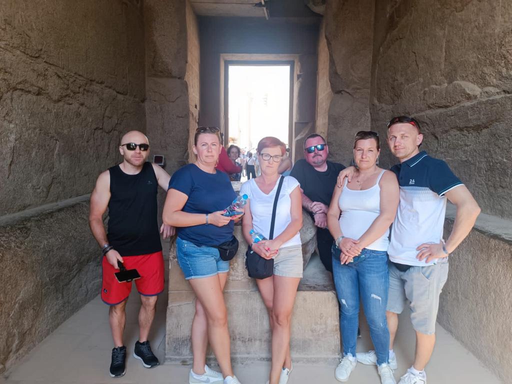 Hurghada Luxor individual by Toyota bus 24
