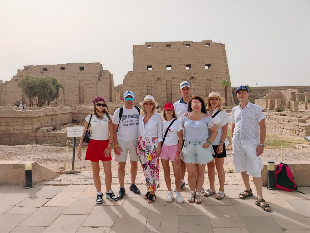 Hurghada Luxor individual by Toyota bus 39