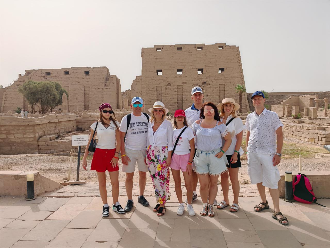 Hurghada Luxor individual by Toyota bus 39