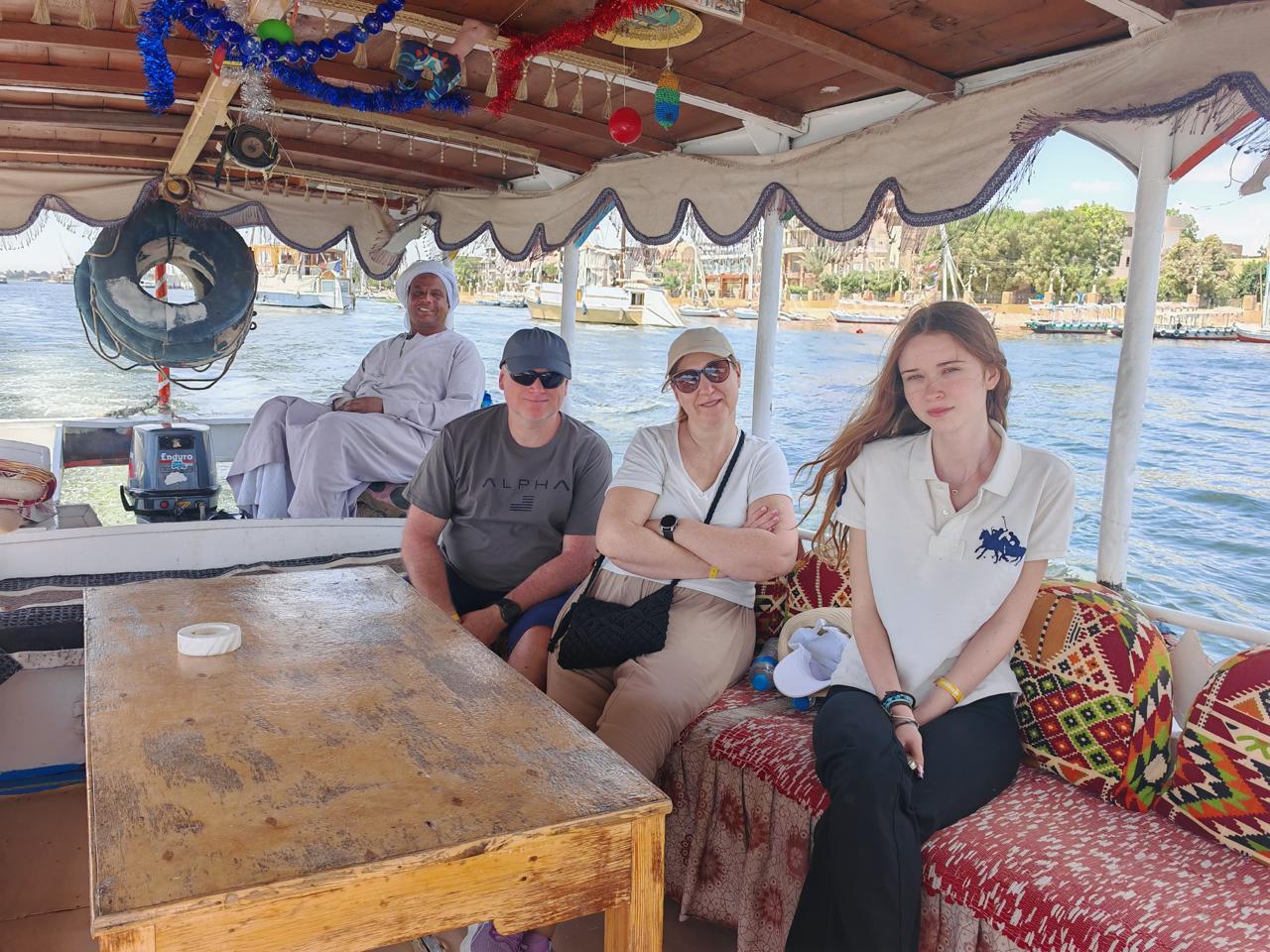 Hurghada Luxor individual by Toyota bus 42