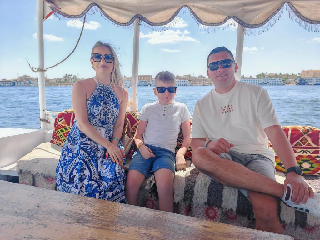 Hurghada Luxor individual by Toyota bus 43