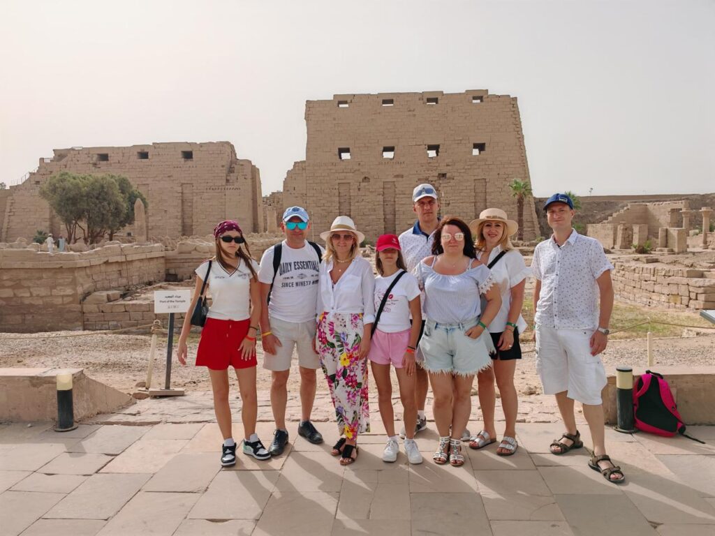 Hurghada Luxor individual by Toyota bus 48