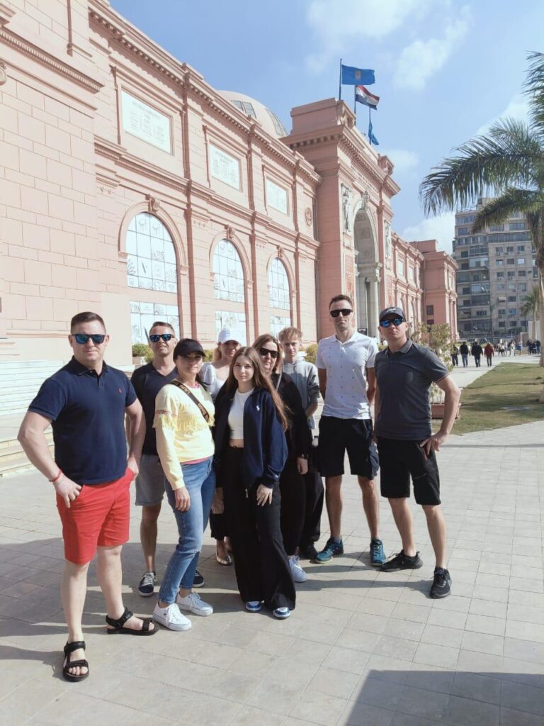 Hurghada Luxor individual by Toyota bus 77